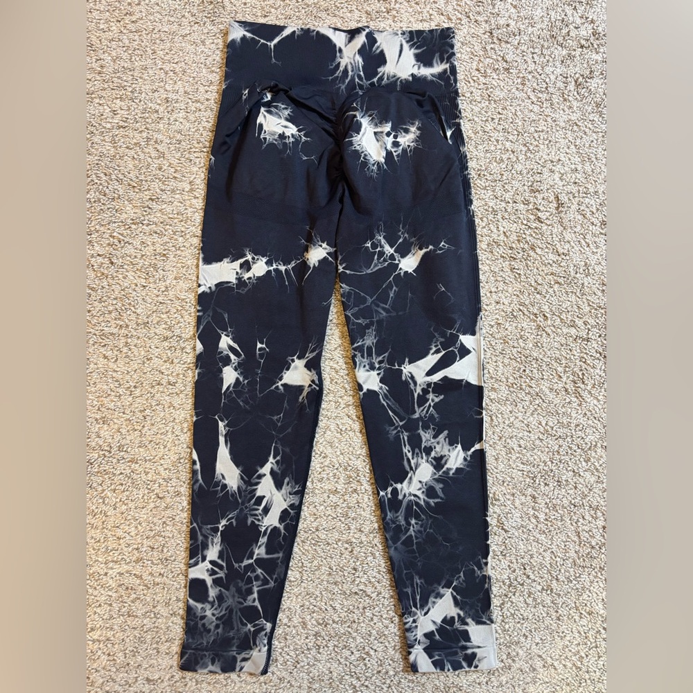 Amazon Scrunch Butt Lifting Leggings, size L